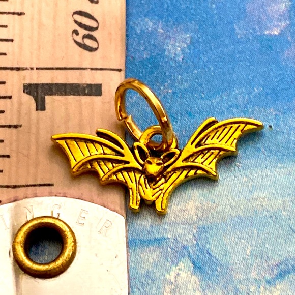 5/$10❤️❤️❤️NEW BRASS BAT CHARM PENDANT - Picture 2 of 2
